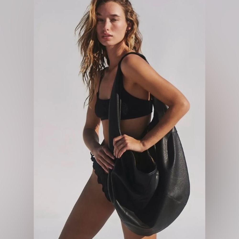 FREE PEOPLE SLOUCHY CARRY ALL BAG BLACK VEGAN GORGEOUS!!!